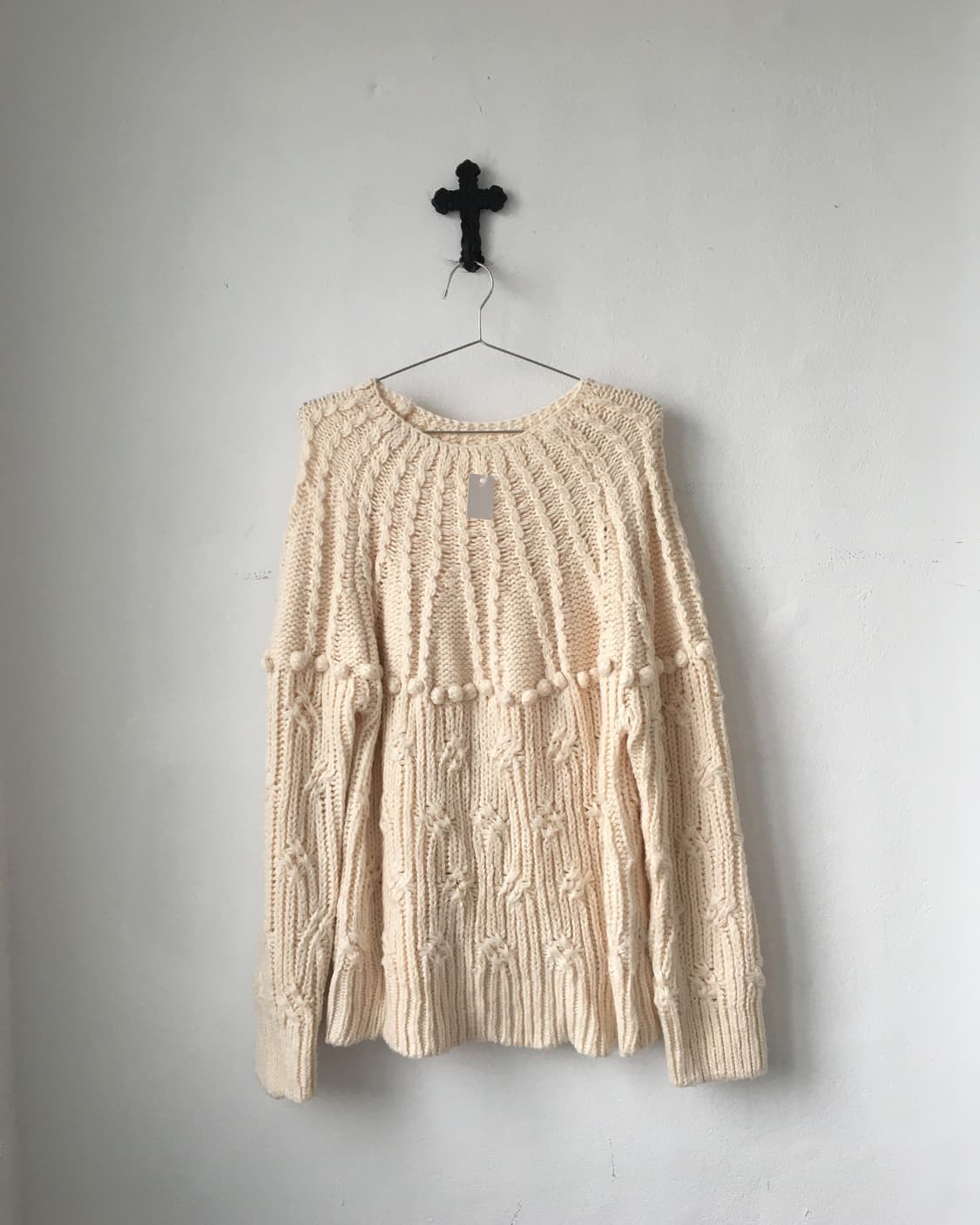 Pom pom point loose fit knit 상품이미지1