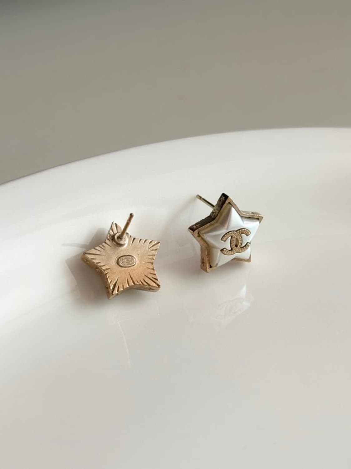 CHANEL 샤넬 CC 로고 스타 펄 귀걸이 A17B 상품이미지3