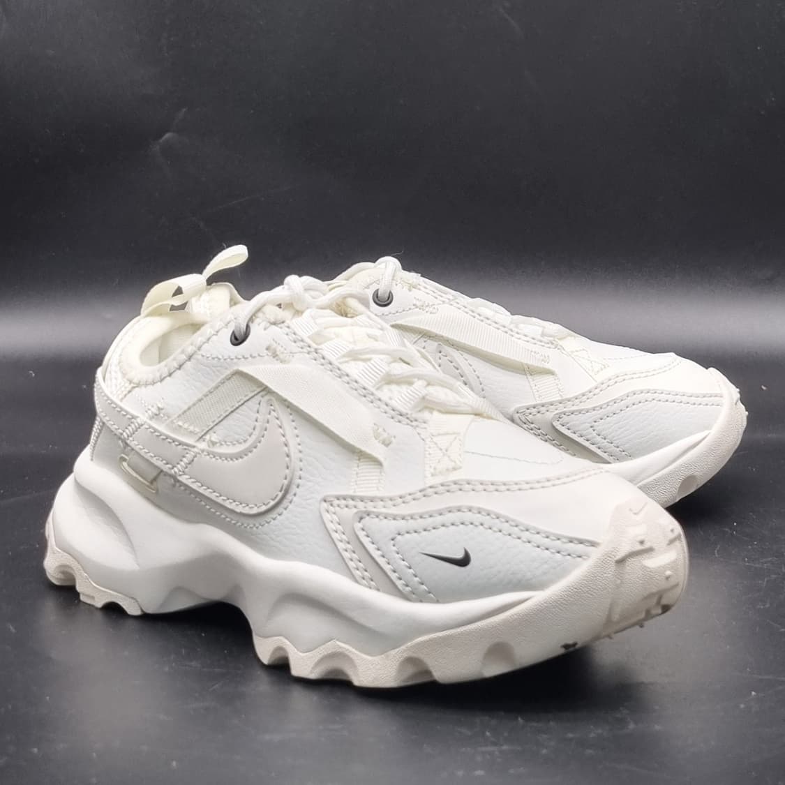 나이키 tc7900 써밋화이트 여성운동화230 상품이미지1