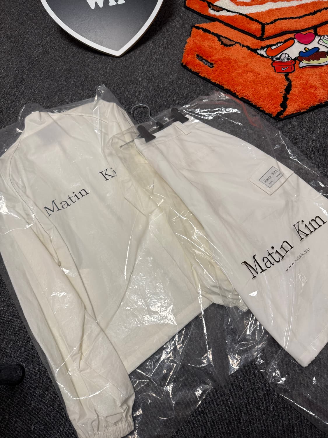 [ONE SIZE] 마땡킴 로고 코팅 점퍼 아이보리 상품이미지8