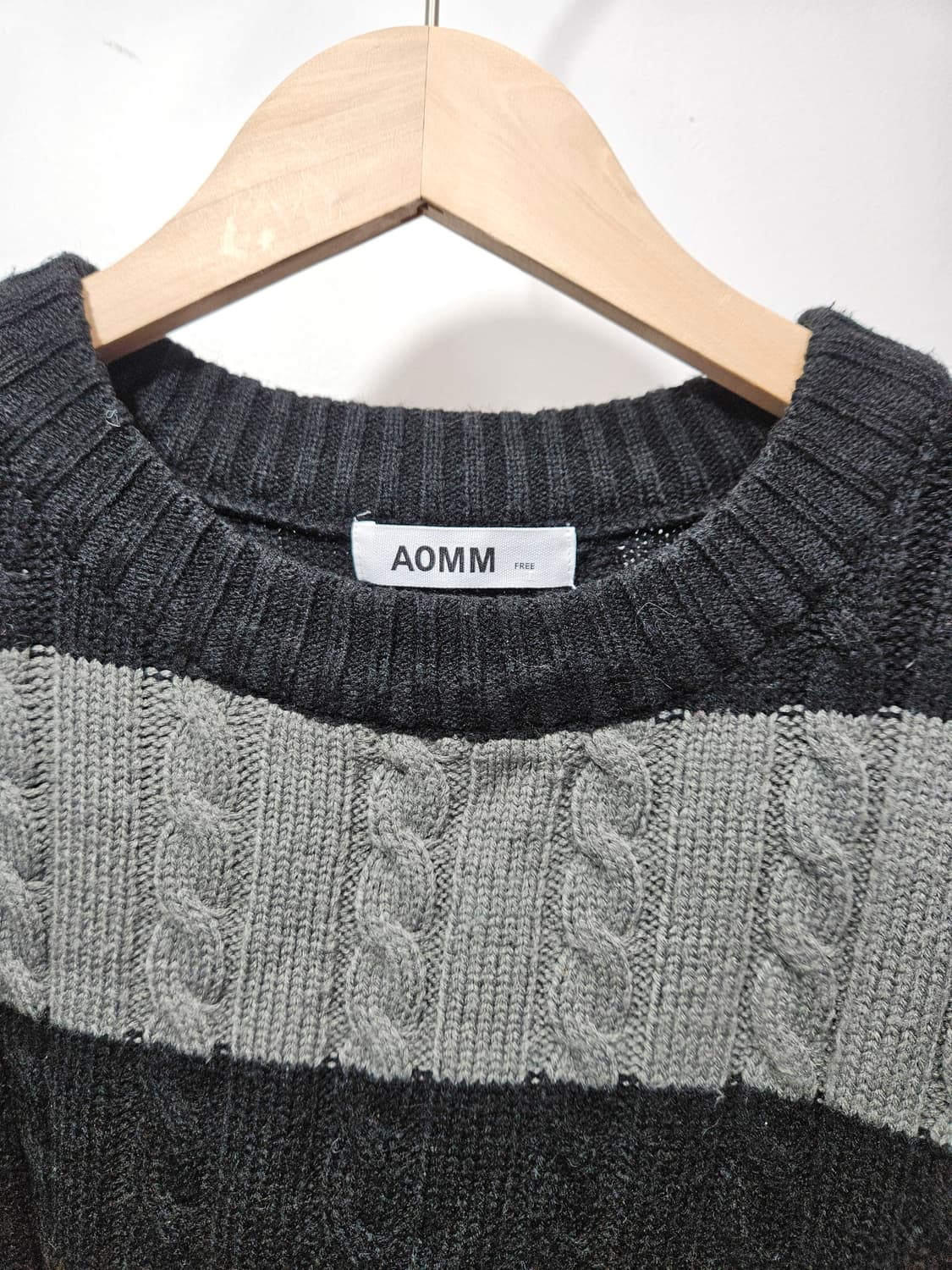 무신사 AOMM 루즈핏 꽈배기 스트라이프 니트 Free 상품이미지2