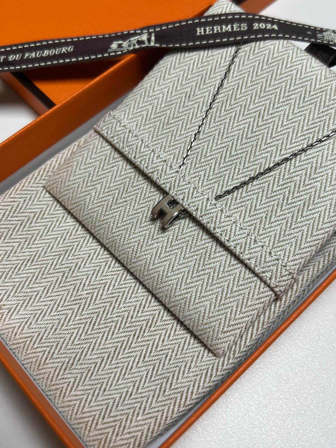 [정품] 에르메스 팝아슈 미니 펜던트 팔라듐 하드웨어 & 마롱 글라세 상품이미지2