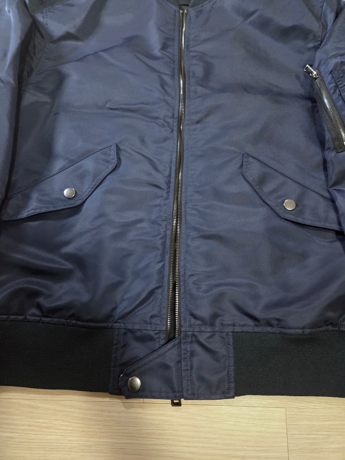 [미착용] 띠어리 신형 에어로 나일론 플라이트 봄버 자켓 상품이미지4