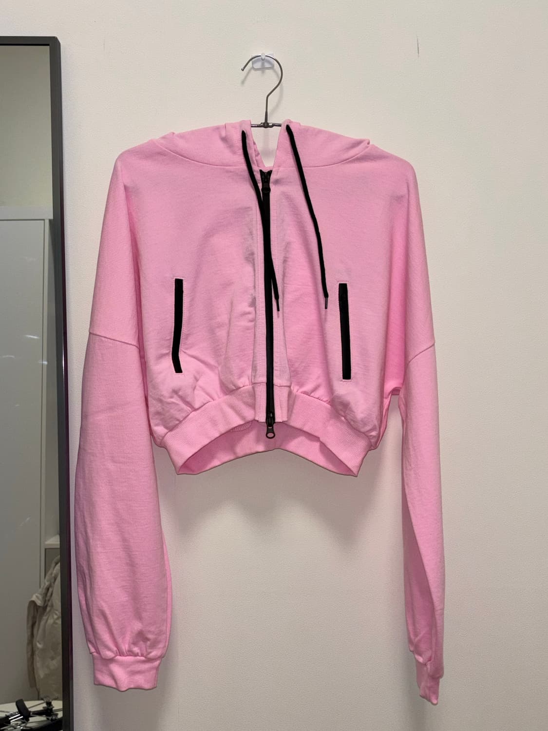 LEEY 크롭 후드티 상품이미지1