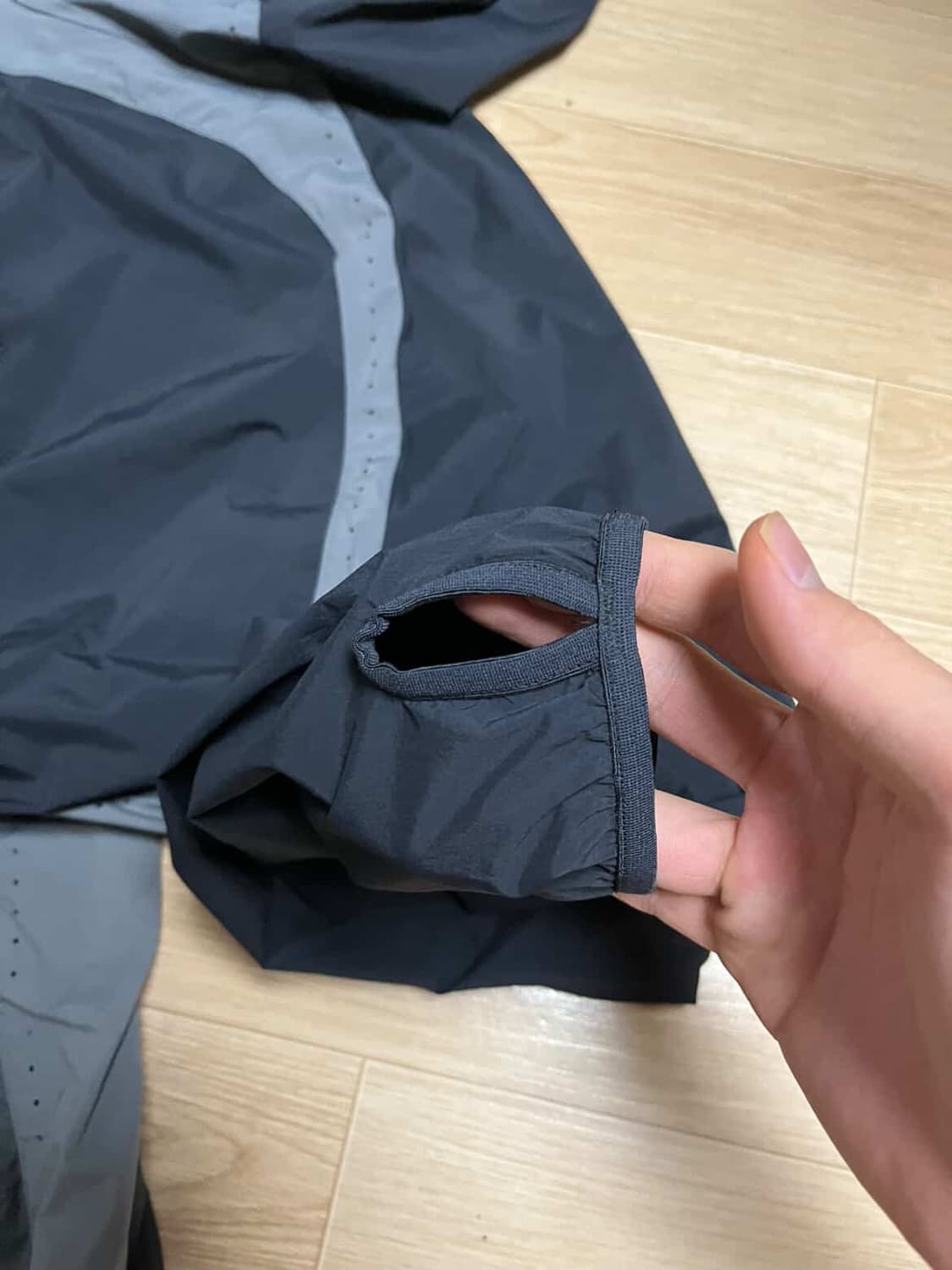 산산기어 러닝자켓 블랙 23/ss 2사이즈 판매 상품이미지3