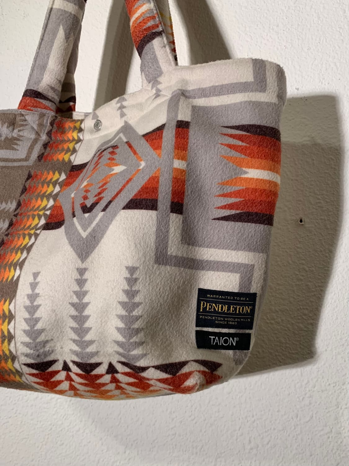 펜들턴 타이온 네이티브  나바호 패턴 패딩 숄더백 상품이미지4