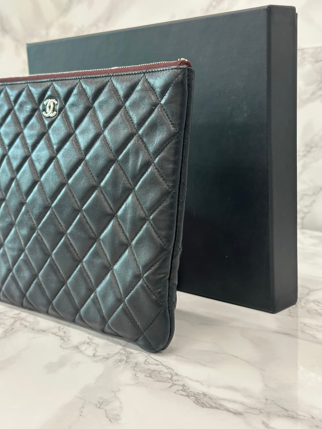 샤넬 클래식 미디움 케비어 클러치 상품이미지3