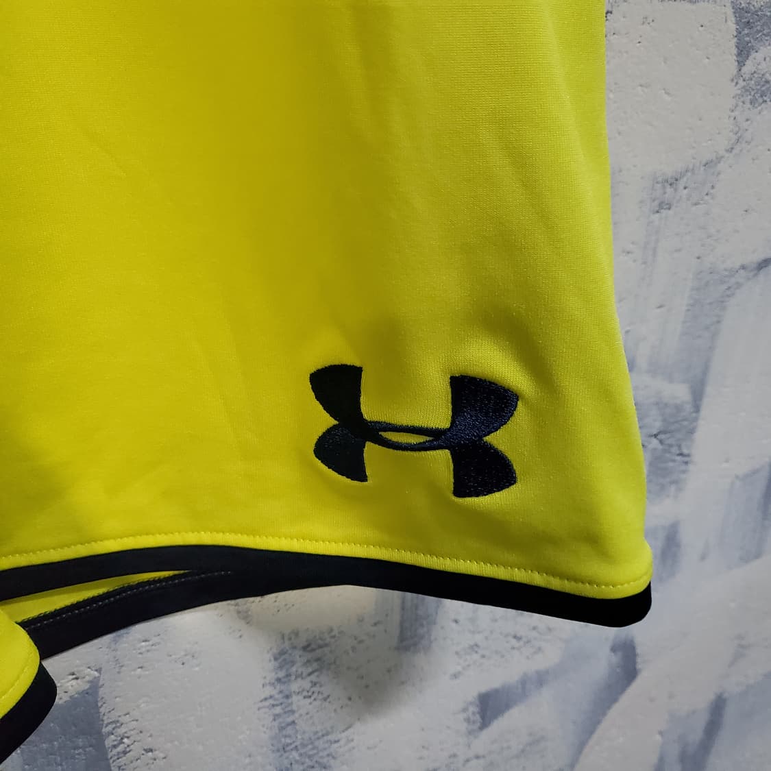 언더아머 토트넘 핫스퍼 반바지 형광 옐로우  상품이미지3
