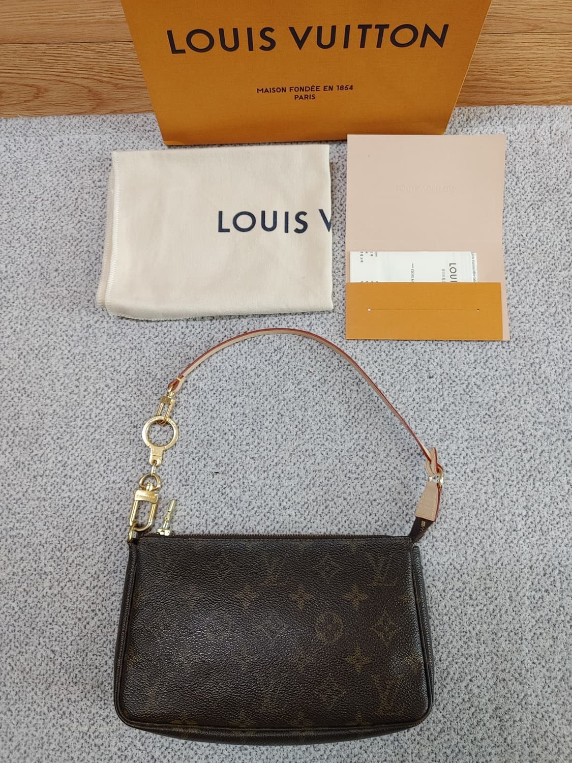 정품 루이비통 포쉐트 악세수아 포치 파우치백 숄더백 & 키링 상품이미지1