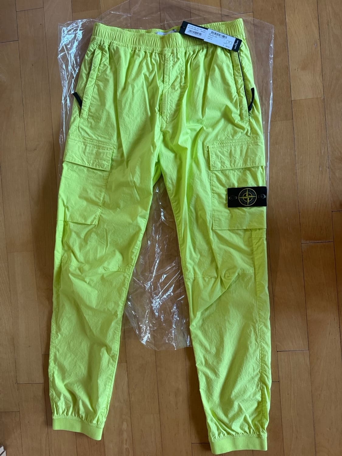 스톤아일랜드 스트레치 코튼 텔라 파라카두타 카고 팬츠 상품이미지1