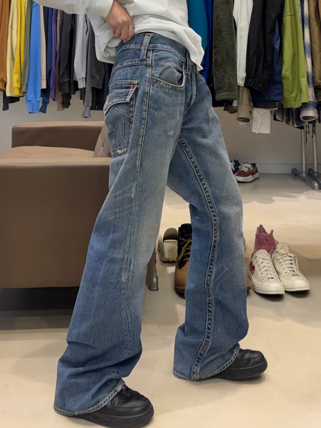 트루릴리젼 조이 빅 T 부츠컷 데님 팬츠 상품이미지7