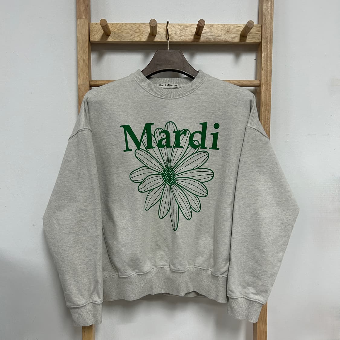 마르디 메크르디 빅로고 맨투맨 스웻셔츠 그레이 상품이미지2