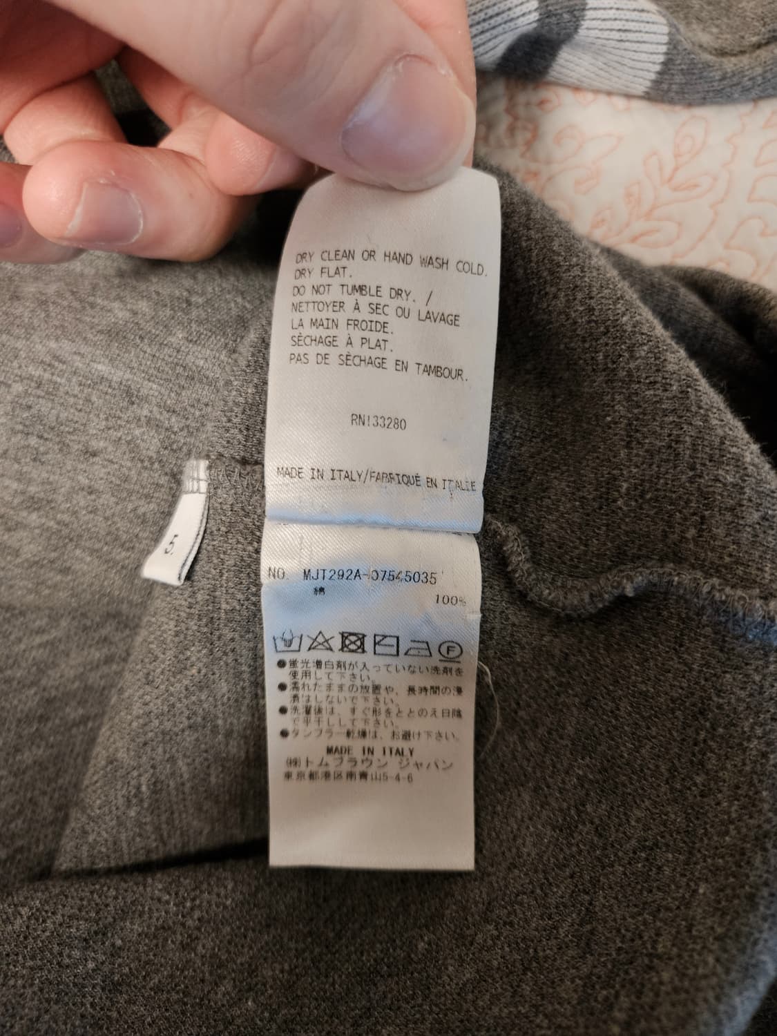 톰브라운 4선 반집업 그레이 색상 5사이즈 판매합니다! 상품이미지7