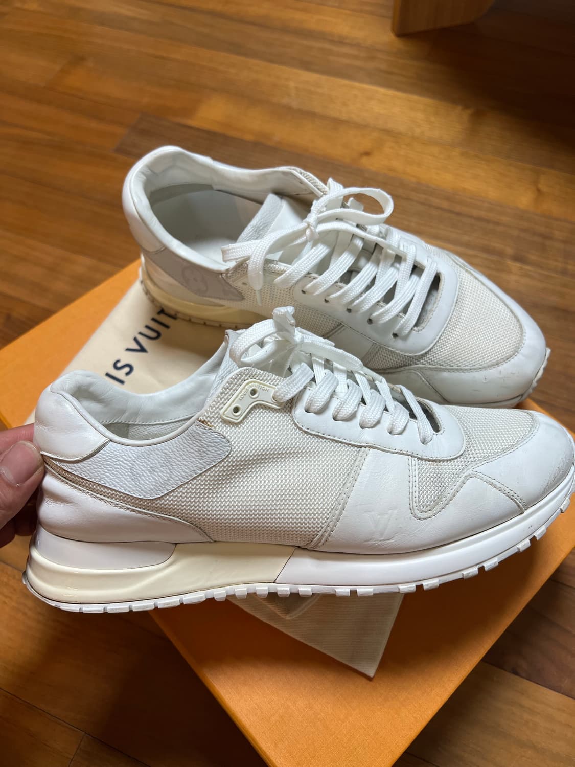 루이비통 스니커즈 (레더 런웨이) 상품이미지1