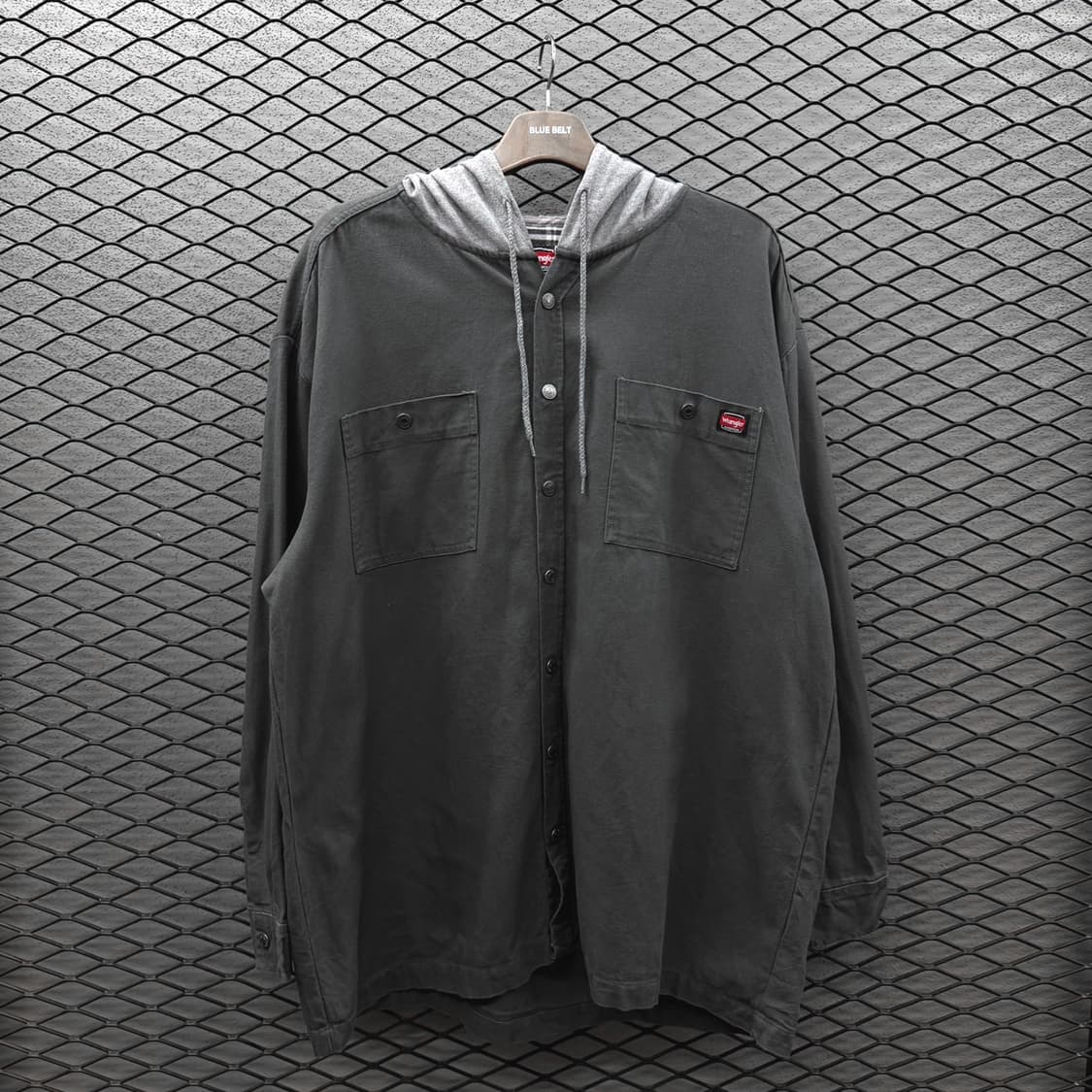 랭글러 후드자켓 워크포켓 로고패치 셔츠 디테일 차콜 상품이미지2