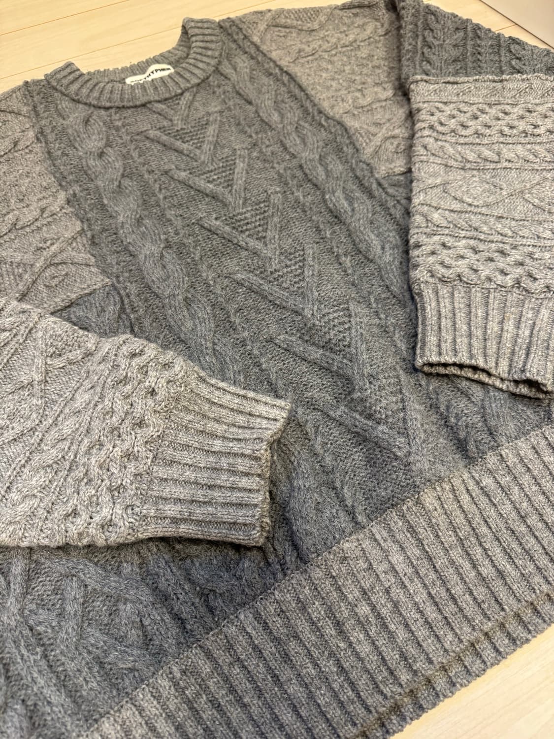 Softhyphen 패치워크 크루넥 니트 그레이 상품이미지3