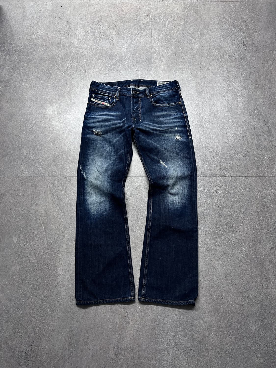 디젤 자티니 디스트레스드 부츠컷 데님 팬츠 상품이미지1