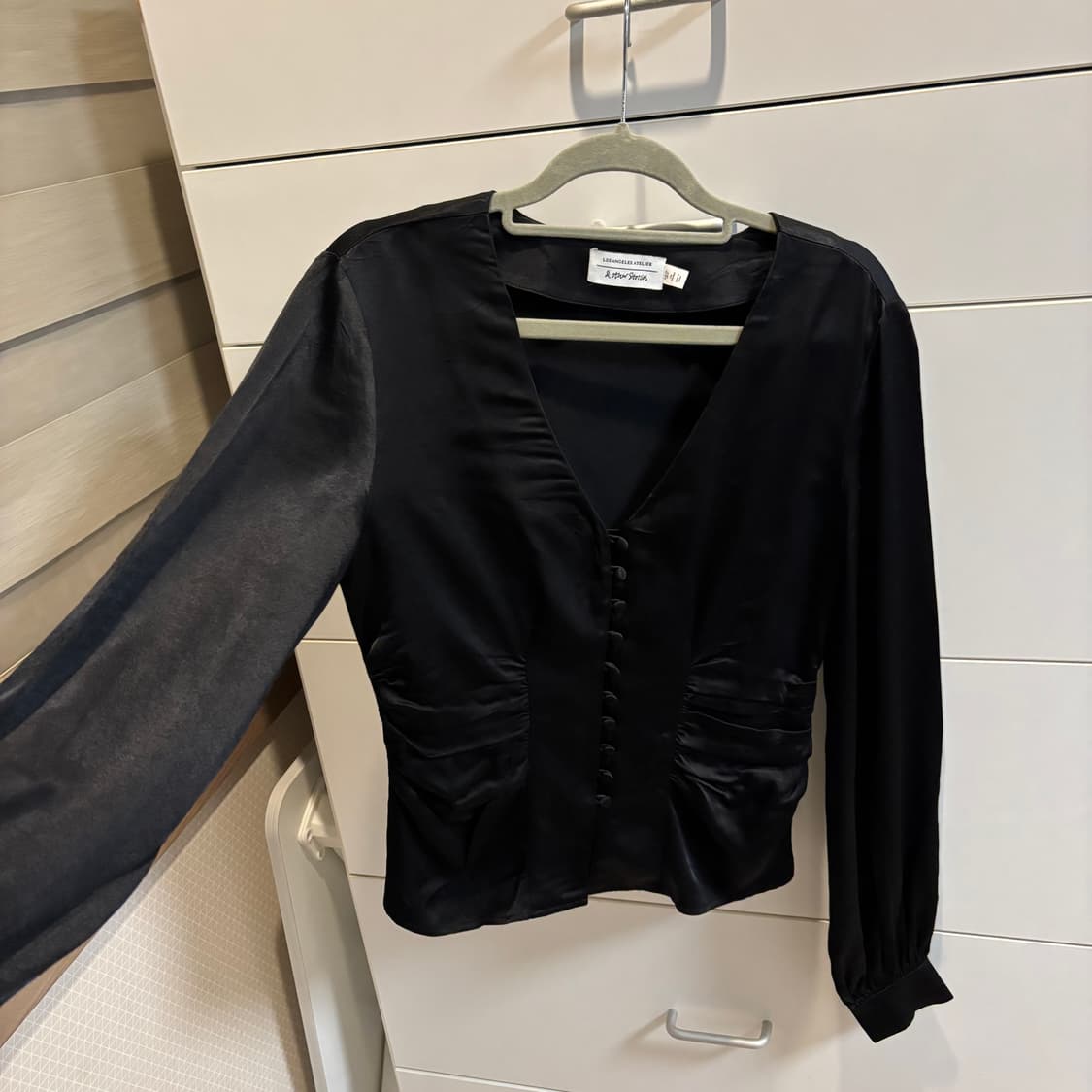 & Other Stories 앤아더스토리 블랙 V넥 블라우스 상품이미지2