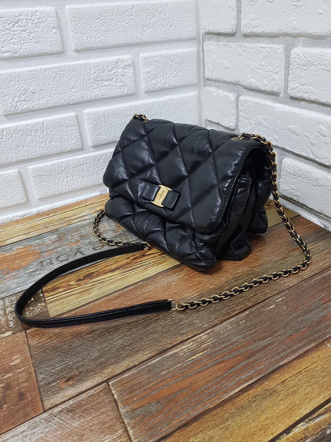 [정품] 페라가모 바라지니 퀼팅 크로스백 블랙 상품이미지1