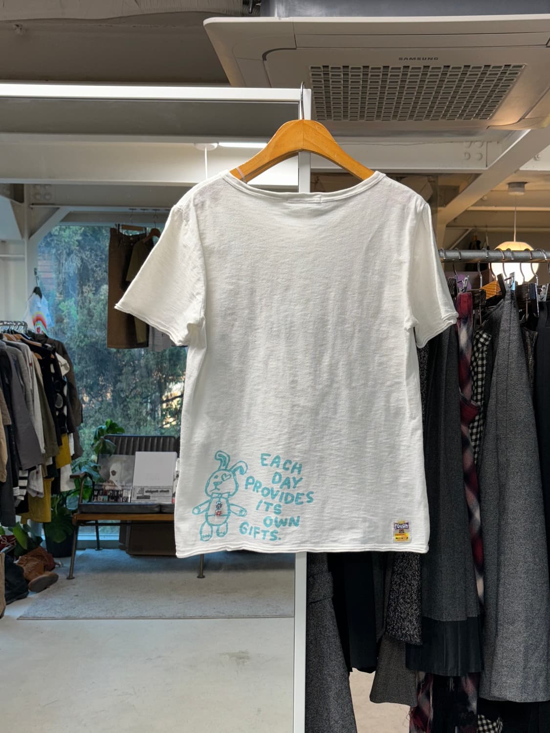 Rough 아플리케 헨리넥 티셔츠 상품이미지2