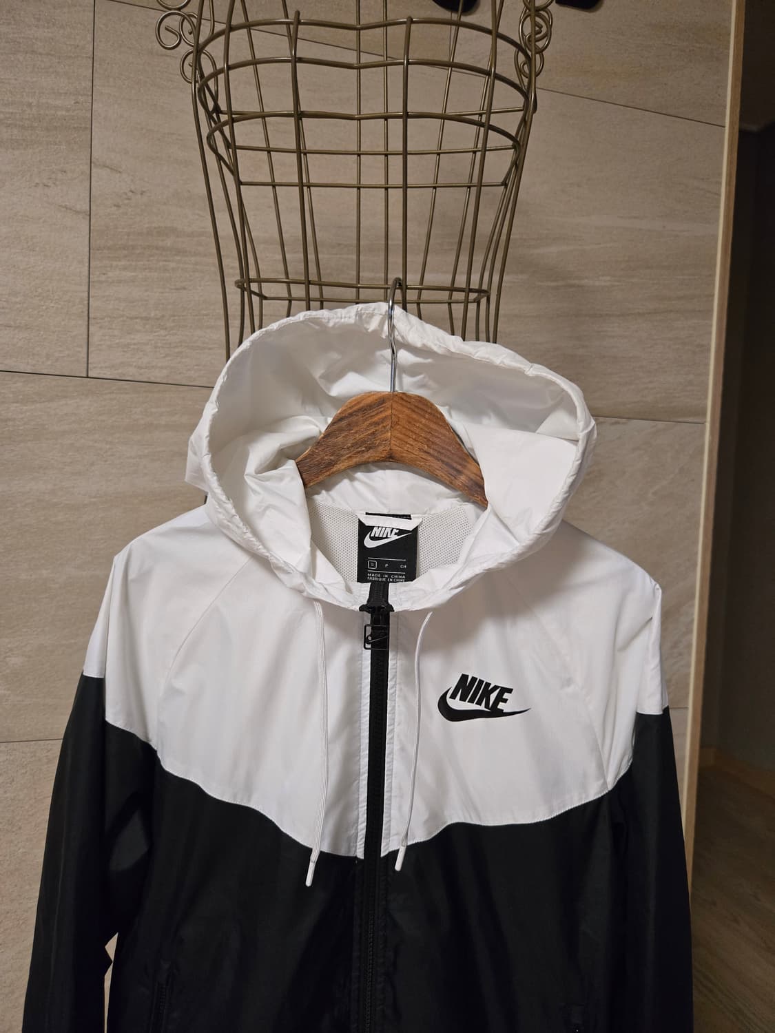 [s] 나이키 여성 바람막이 후드 자켓 런닝복 상품이미지2