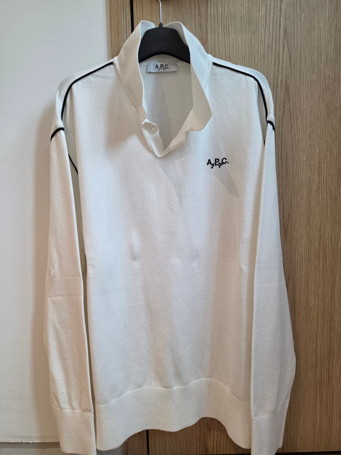 A.P.C. 골프 화이트 긴팔 니트 판매합니다! 상품이미지1