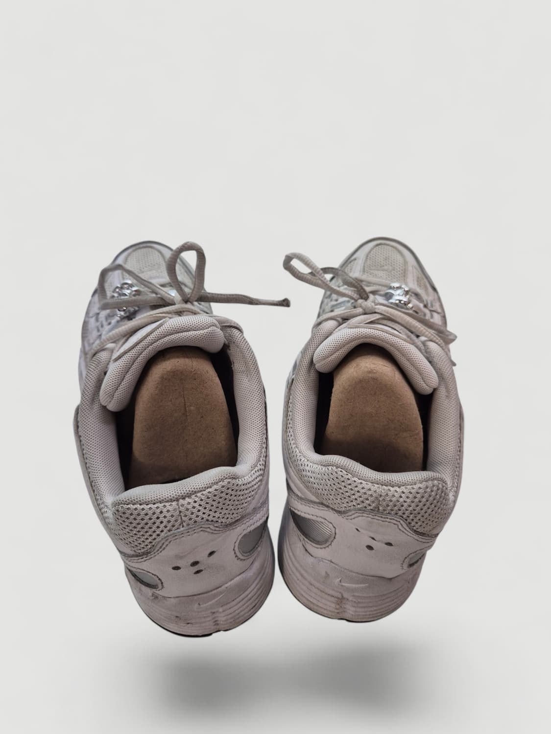 [240]나이키 메탈릭 그레이 화이트 운동화 여성 상품이미지4