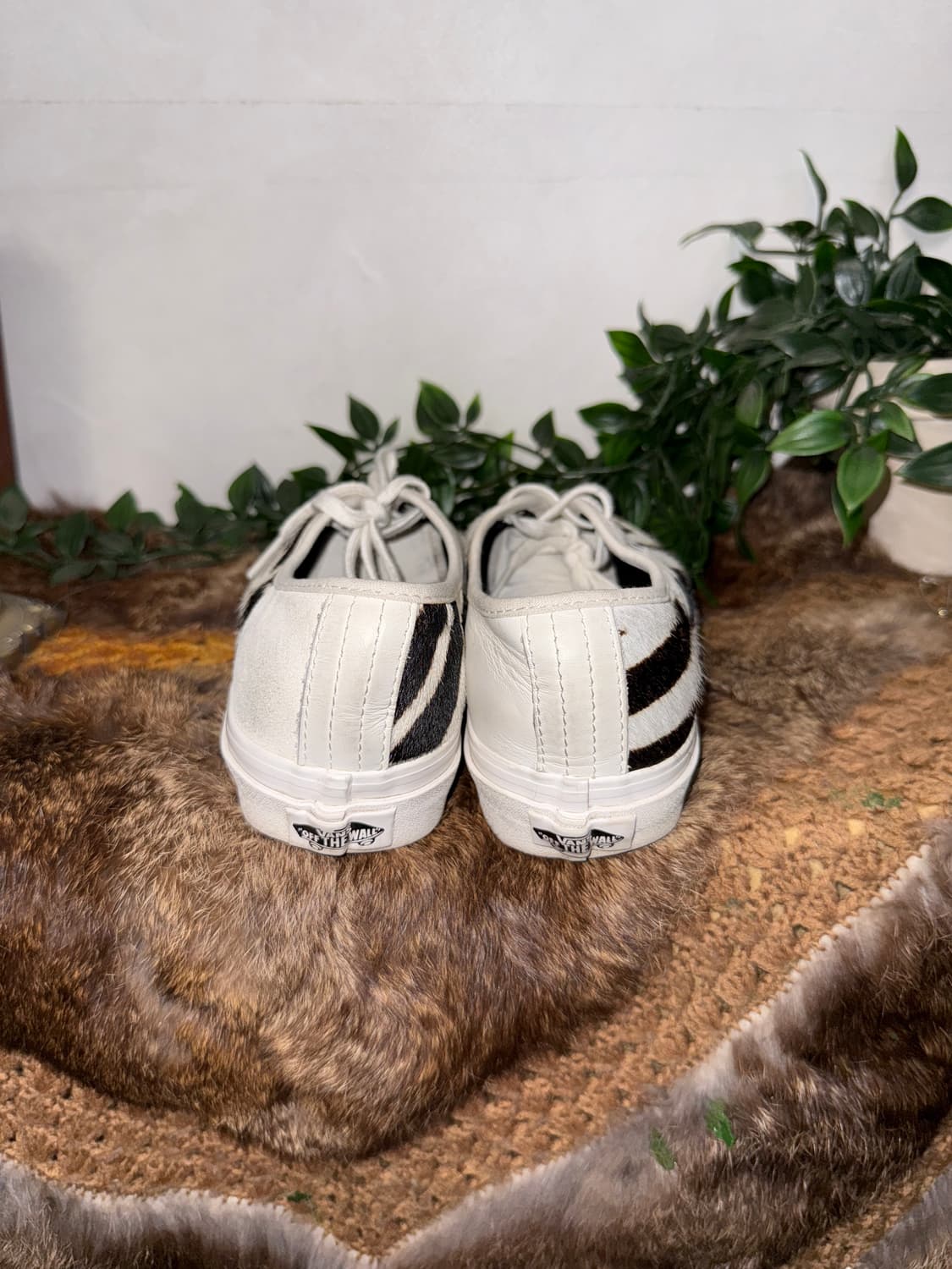 Vans white calf fur sneakers  상품이미지4