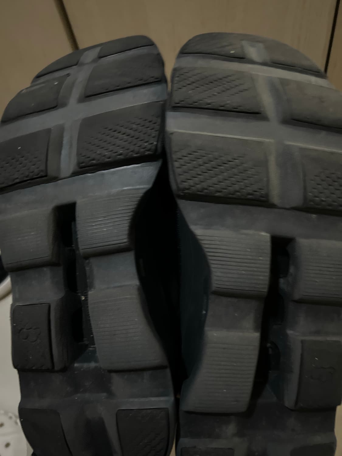 ON Running 온러닝 클라우드몬스터 올 블랙 상품이미지4