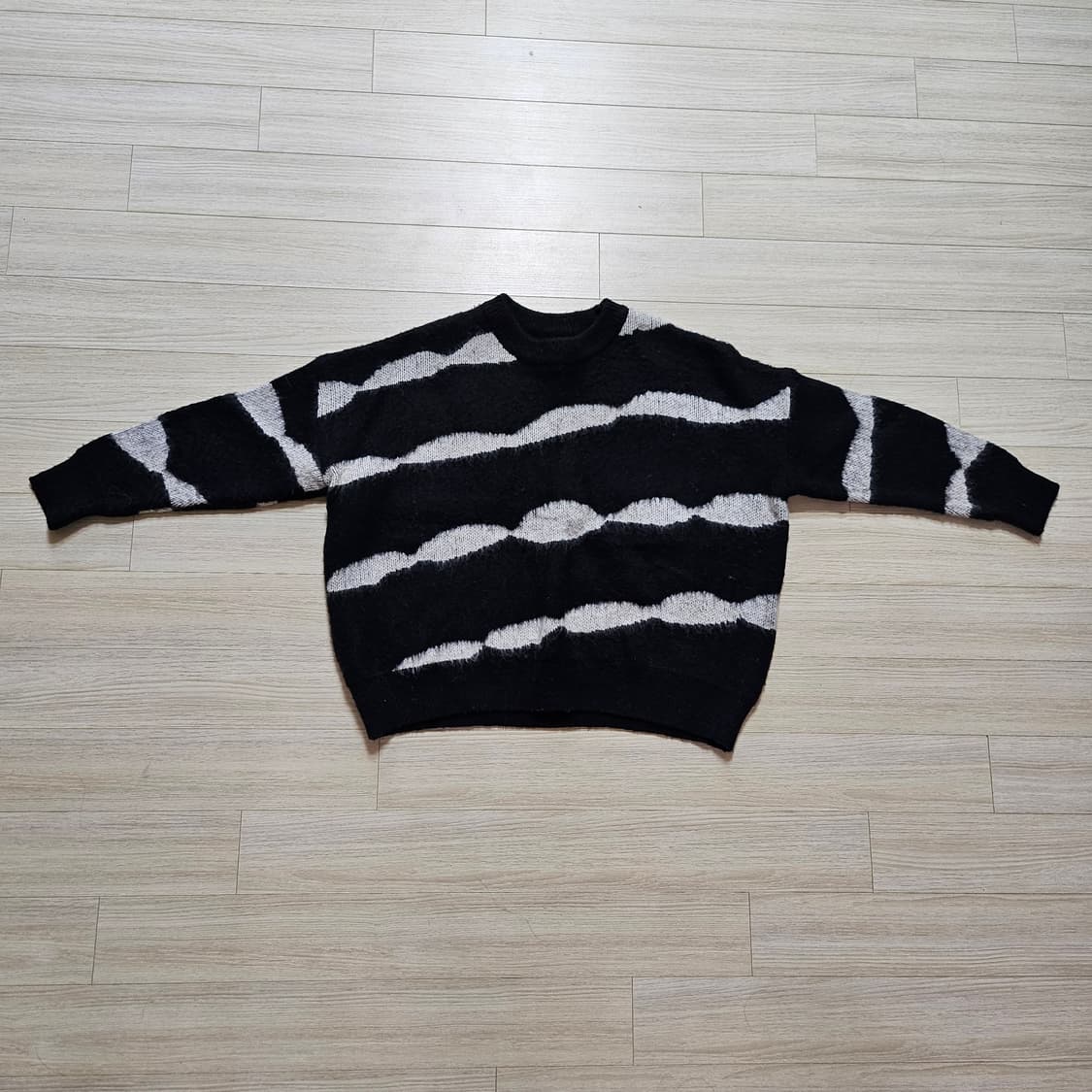 블랙 니트티 스웨터 상품이미지1