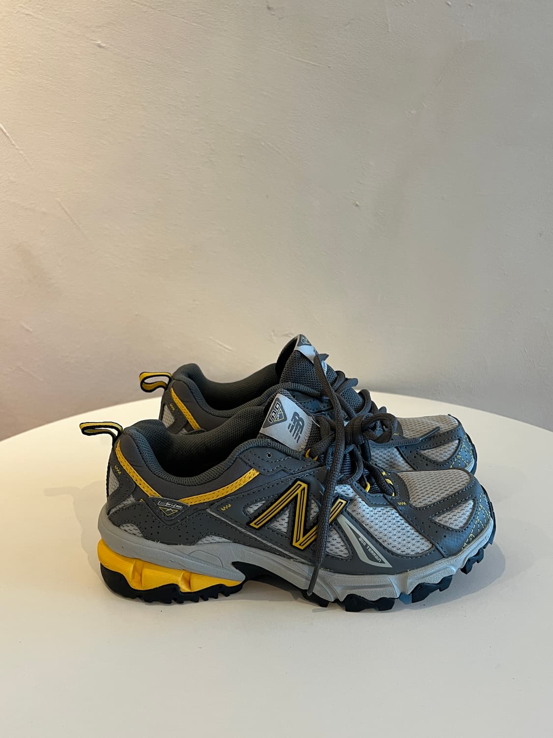 (220) 뉴발란스 트래킹화 610 Jnr 23 '그레이/옐로우' (KJ 상품이미지2