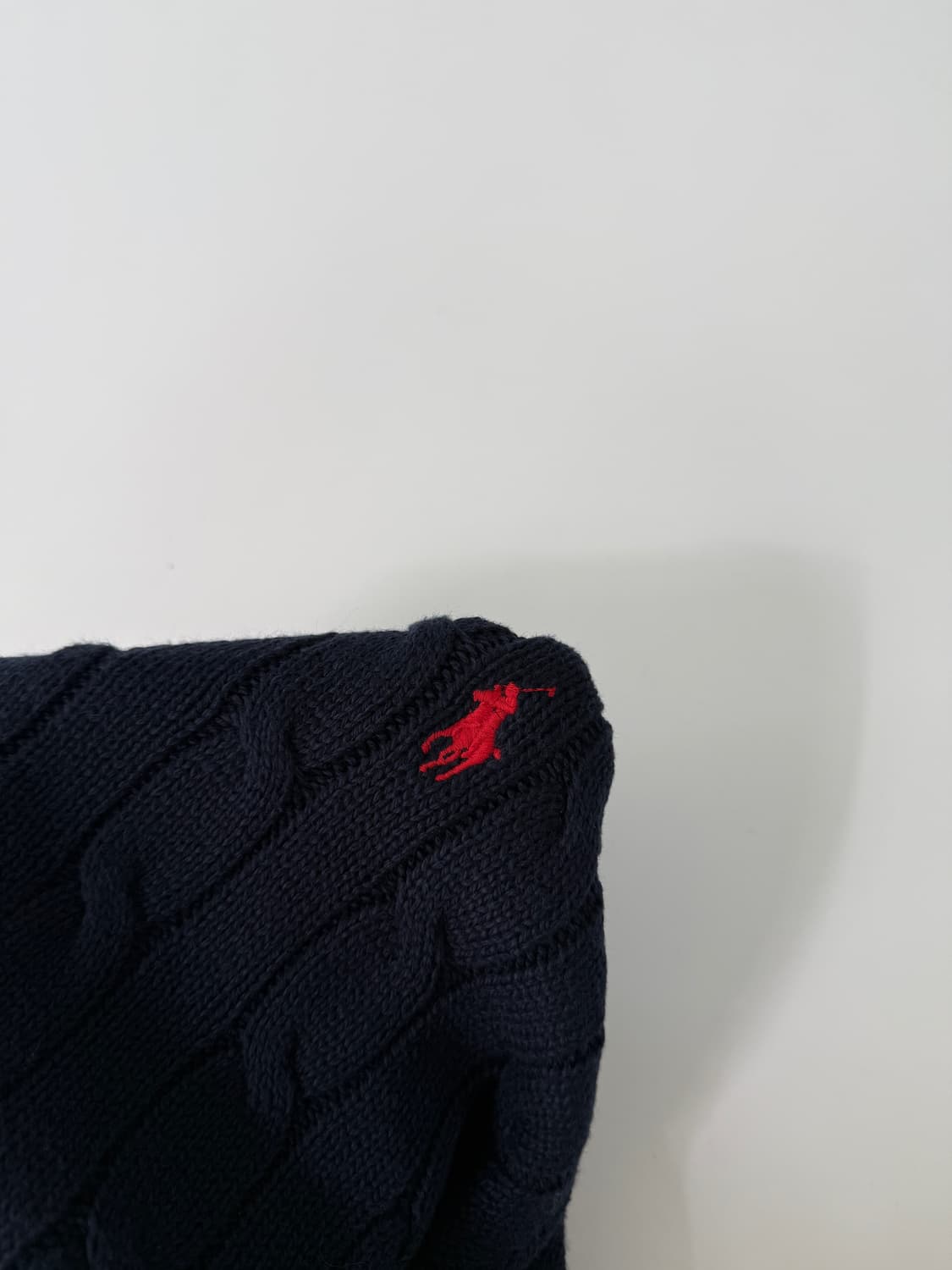 폴로 랄프로렌 루즈핏 신형 QR라벨 딥네이비 폴라 케이블 니트 상품이미지4