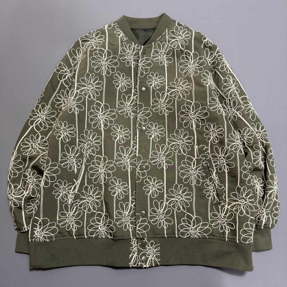 센스오브플레이스 그린컬러 폴리 코튼 혼방 보나티컬 플라워 스타디움 자켓 상품이미지7