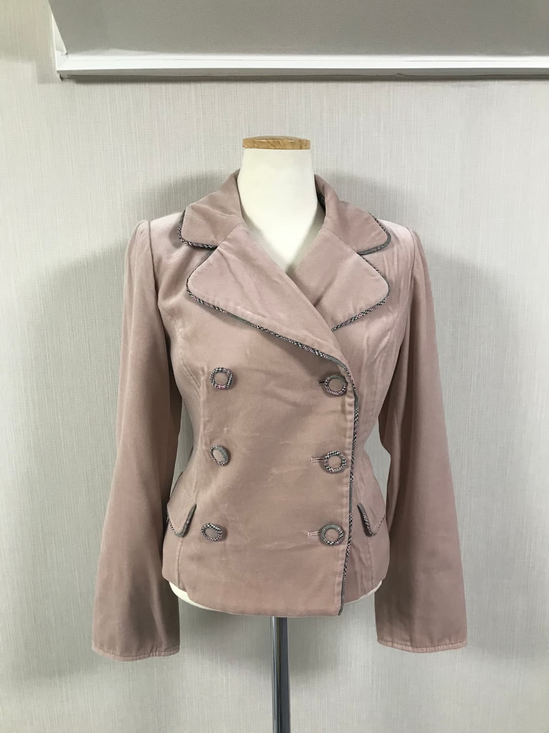 Velvet Trimmed Double-Breast Jacket 상품이미지2