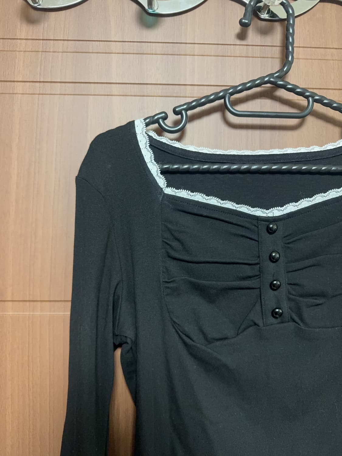 에이블리 쉬인 블랙 셔링 콩단추 긴팔 티셔츠 상품이미지3