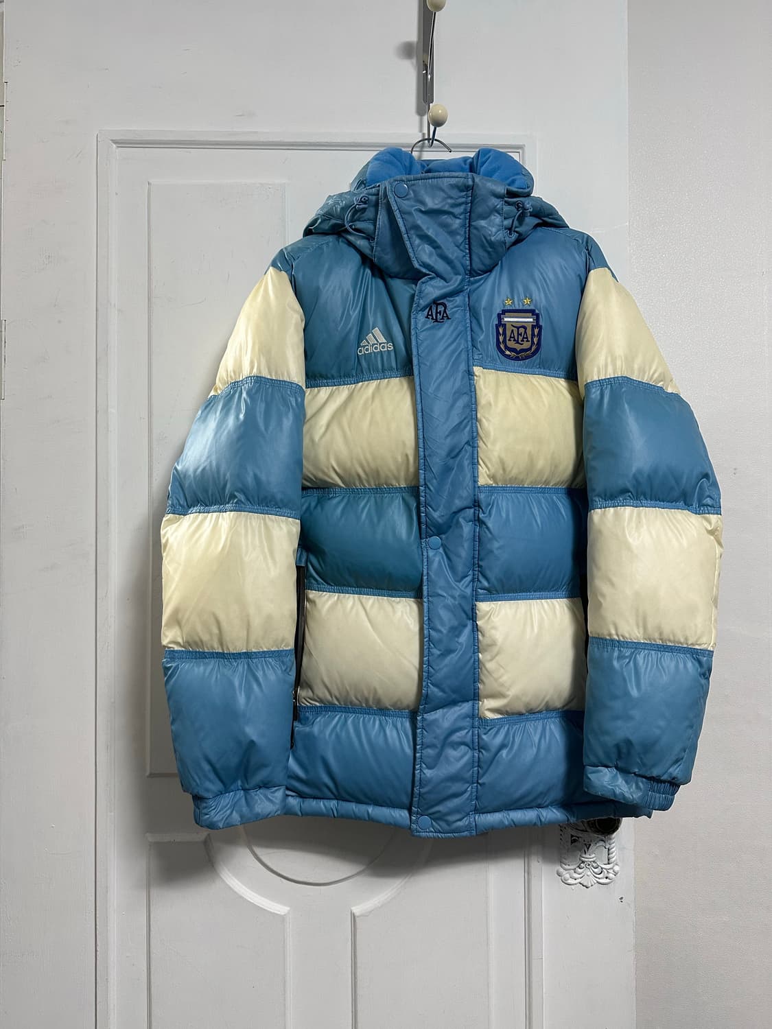 아디다스 아르헨티나 올드스쿨 패딩 상품이미지1