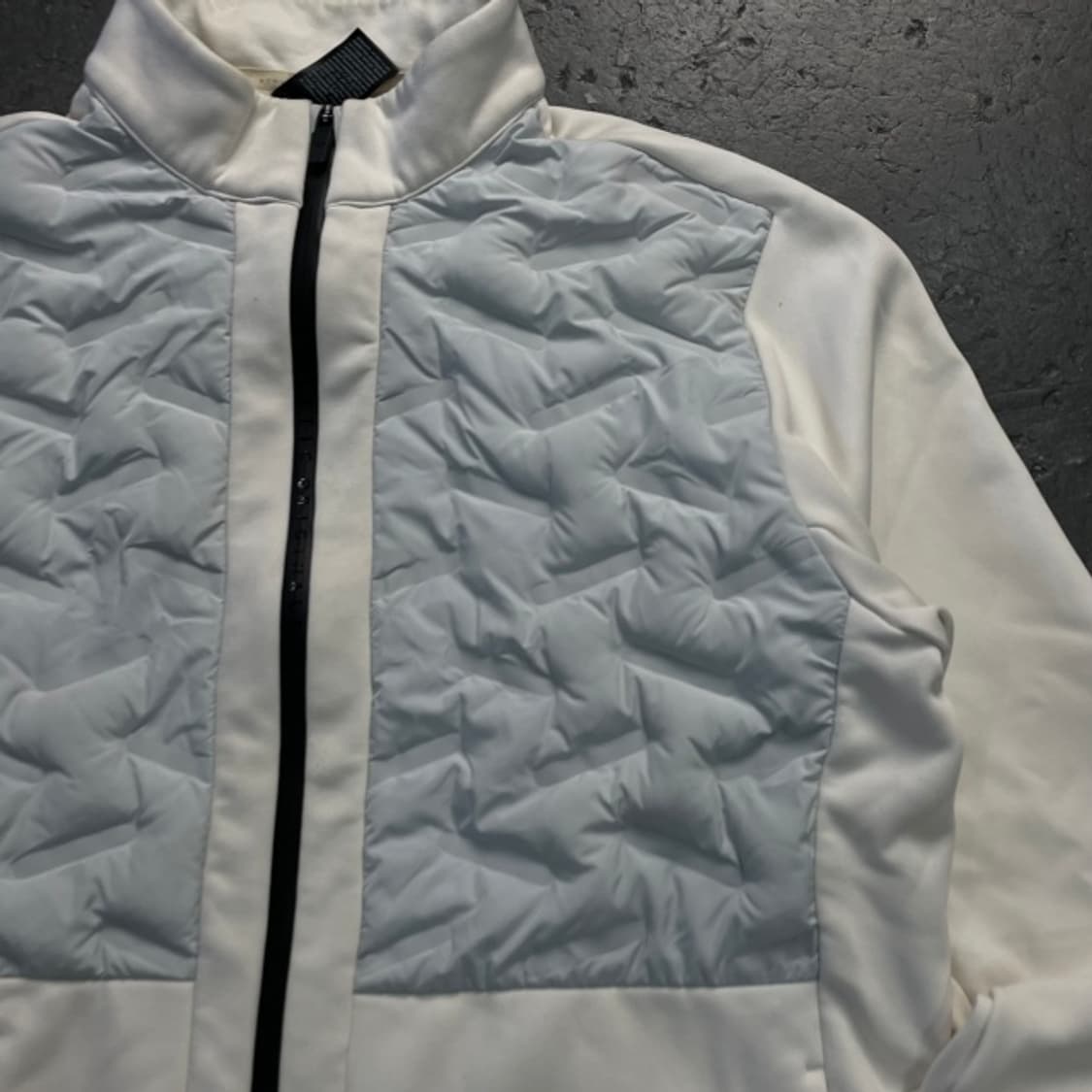 105 데상트 하이브리드 방풍 패딩 상품이미지2