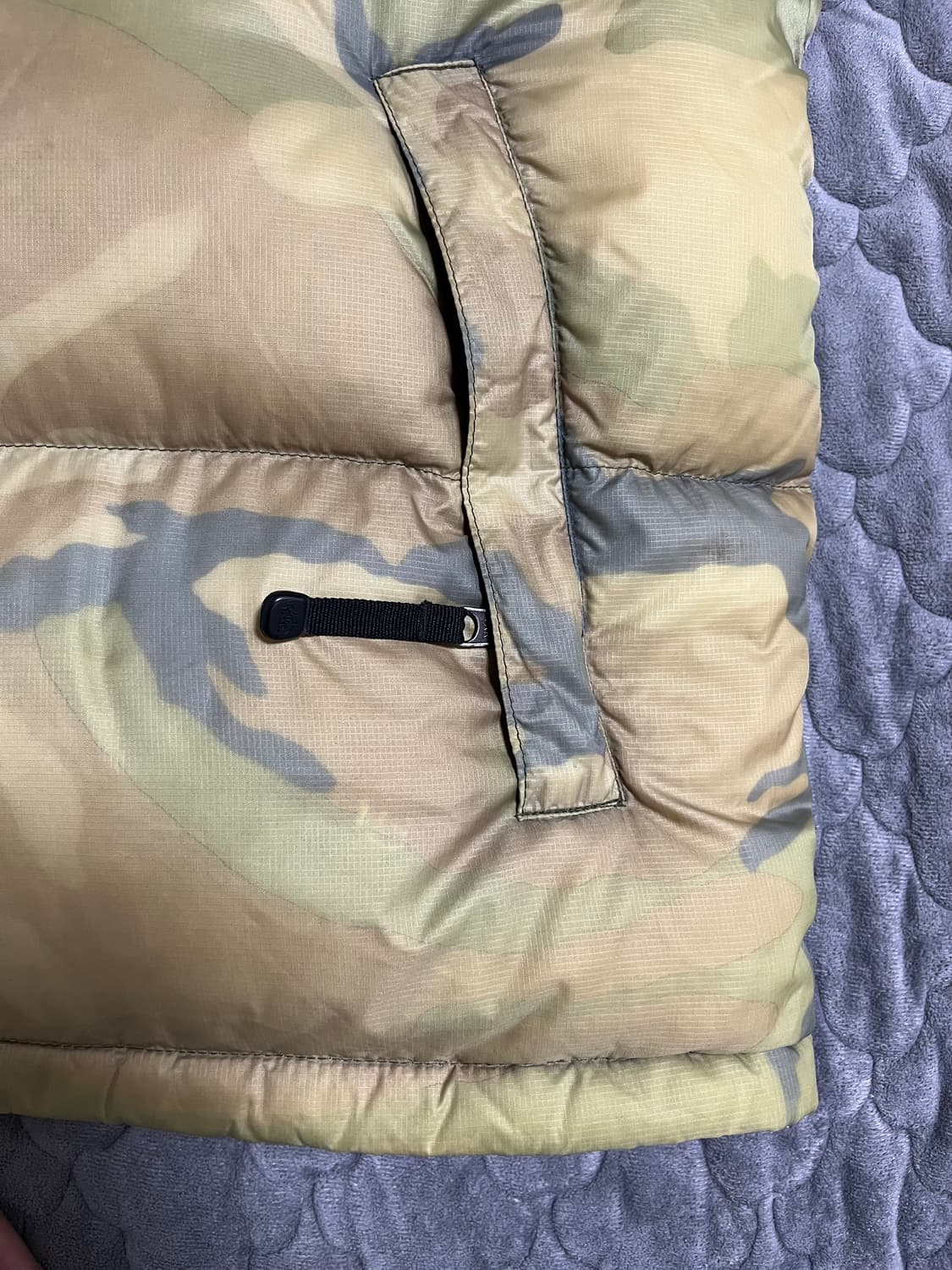 노스페이스 700 중앙로고 카모 패딩 조끼 베스트 XL 상품이미지2