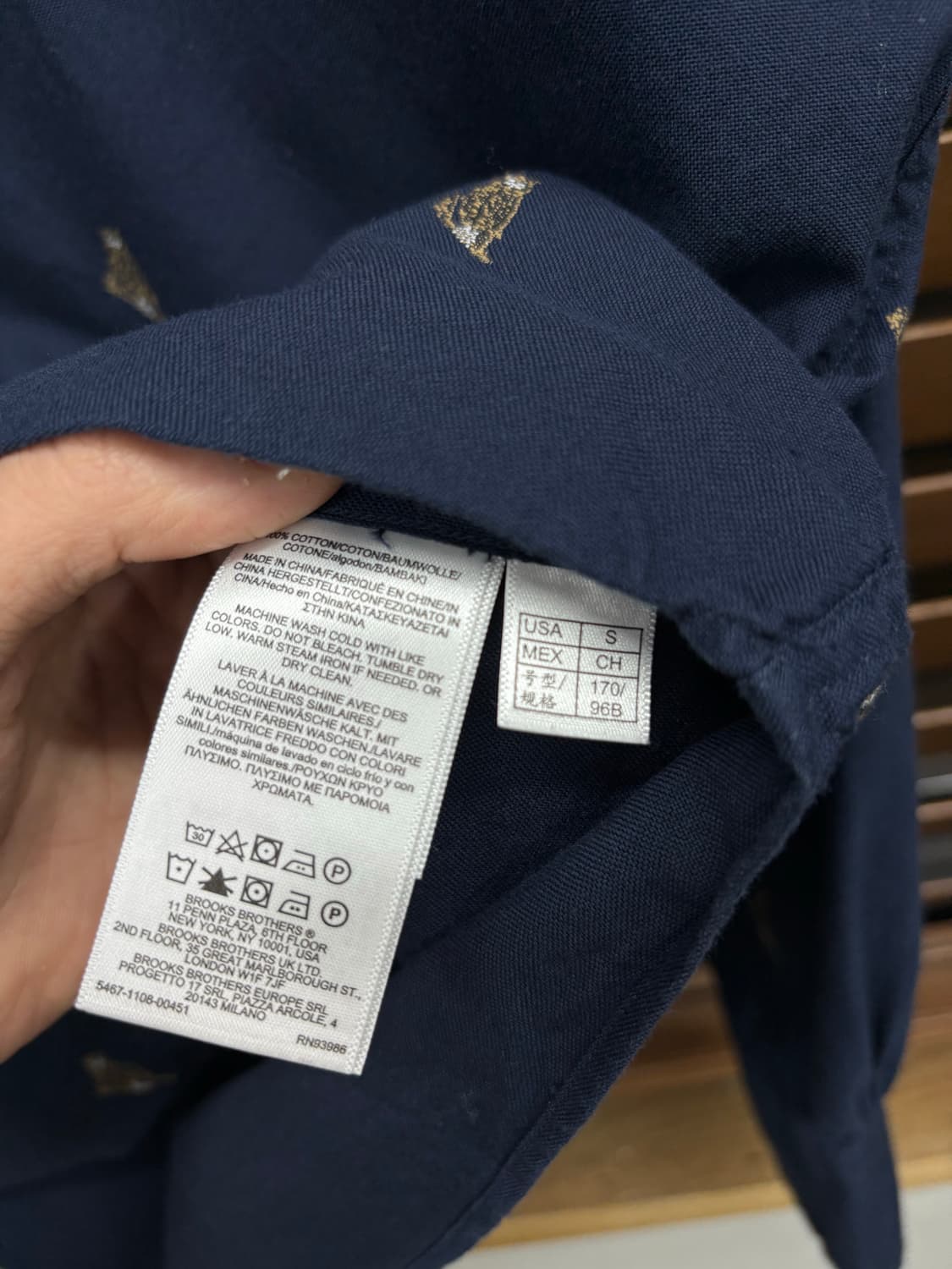 네이비 색상의 브룩스브라더스 셔츠입니다. 옥스포드 원단이라 탄탄하고, 아 상품이미지9