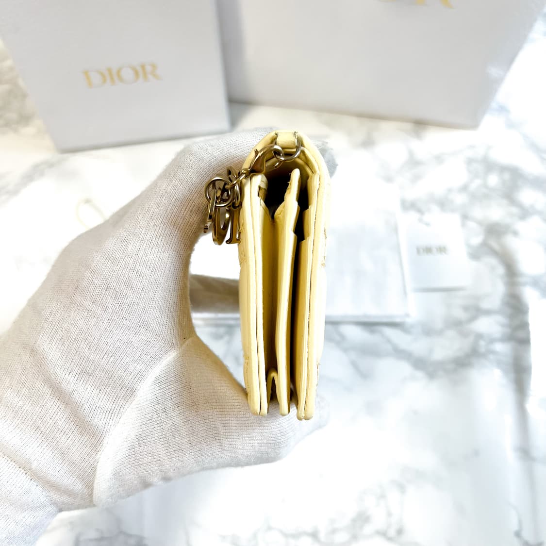 디올 레이디 까나쥬 램스킨 지갑 상품이미지6