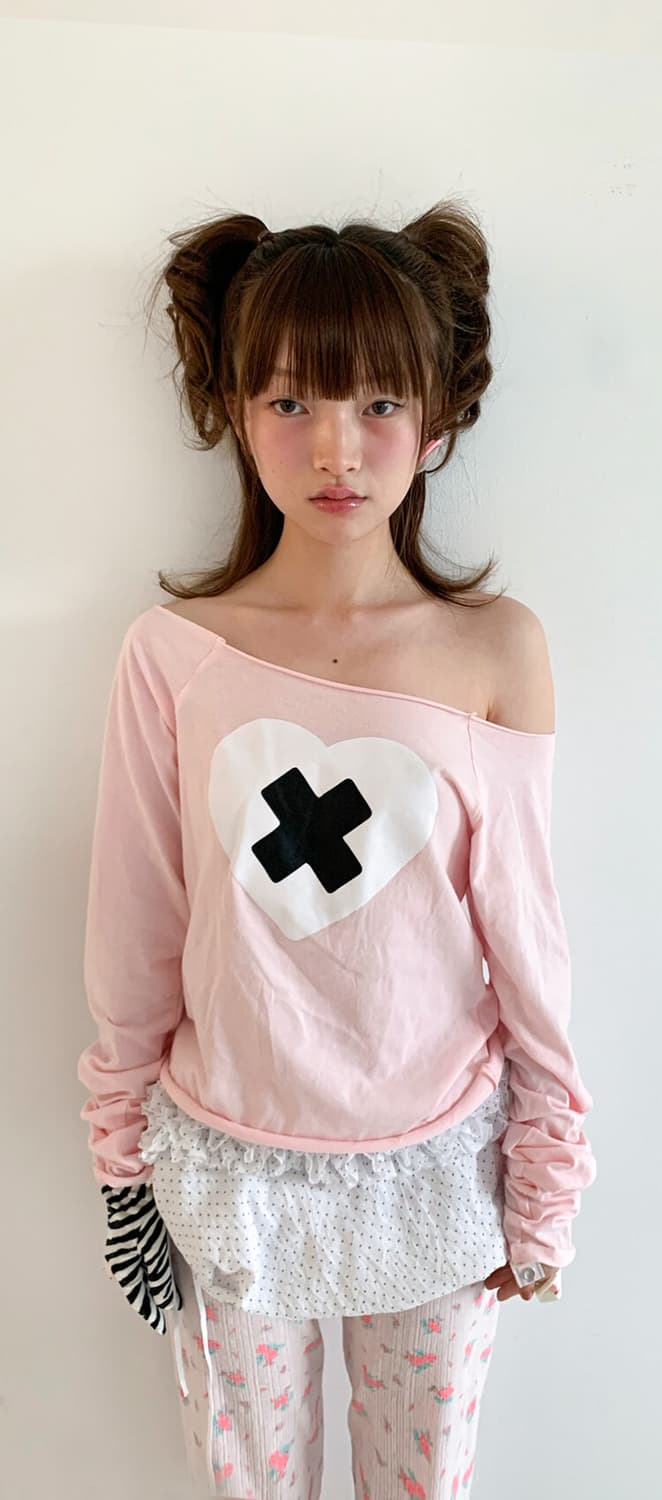 샵페어리 F.E.E.S cross heart cut off t-shirt 상품이미지1