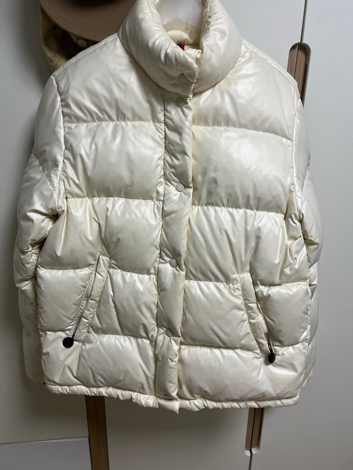 정품 몽클레어 아이보리 여성 패딩 팔아요 상품이미지2