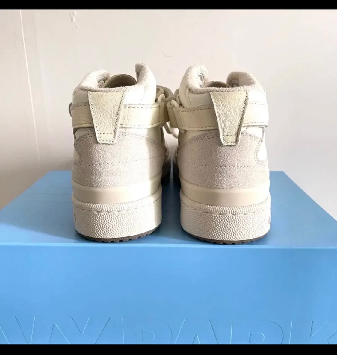 아디다스 x 비욘세 아이비 파크 포럼 미드 알루미나 스니커즈 리미티드 에 상품이미지5