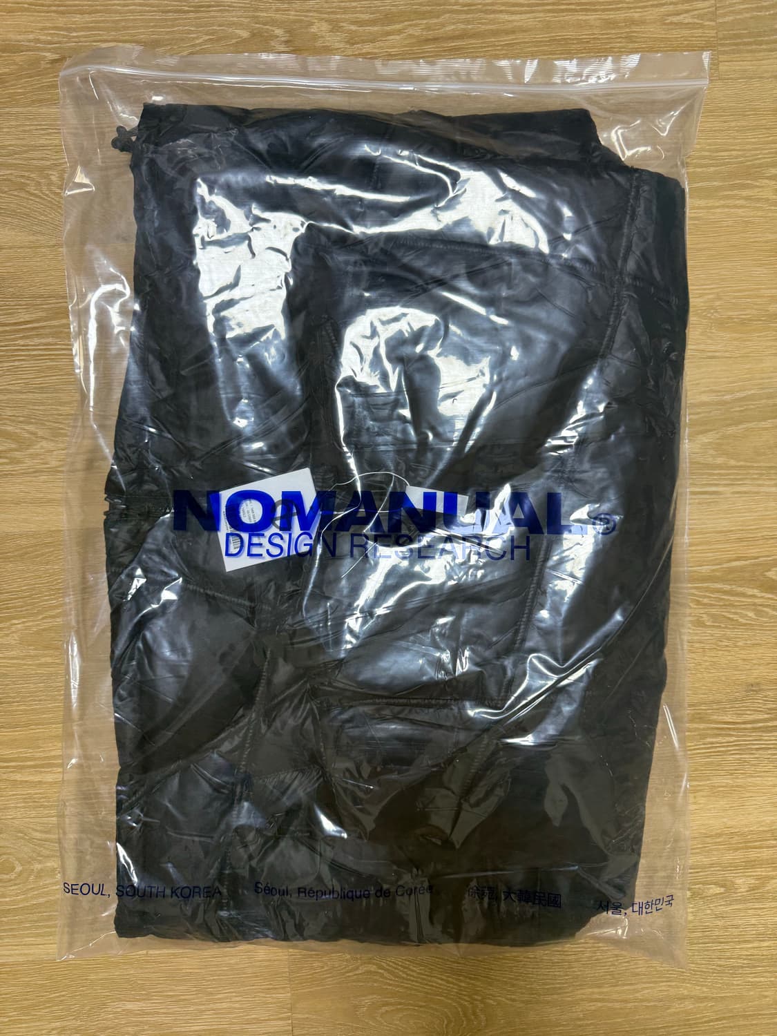 (미개봉) 노매뉴얼 패딩조끼 L 글로시 블랙 팔아요 상품이미지1