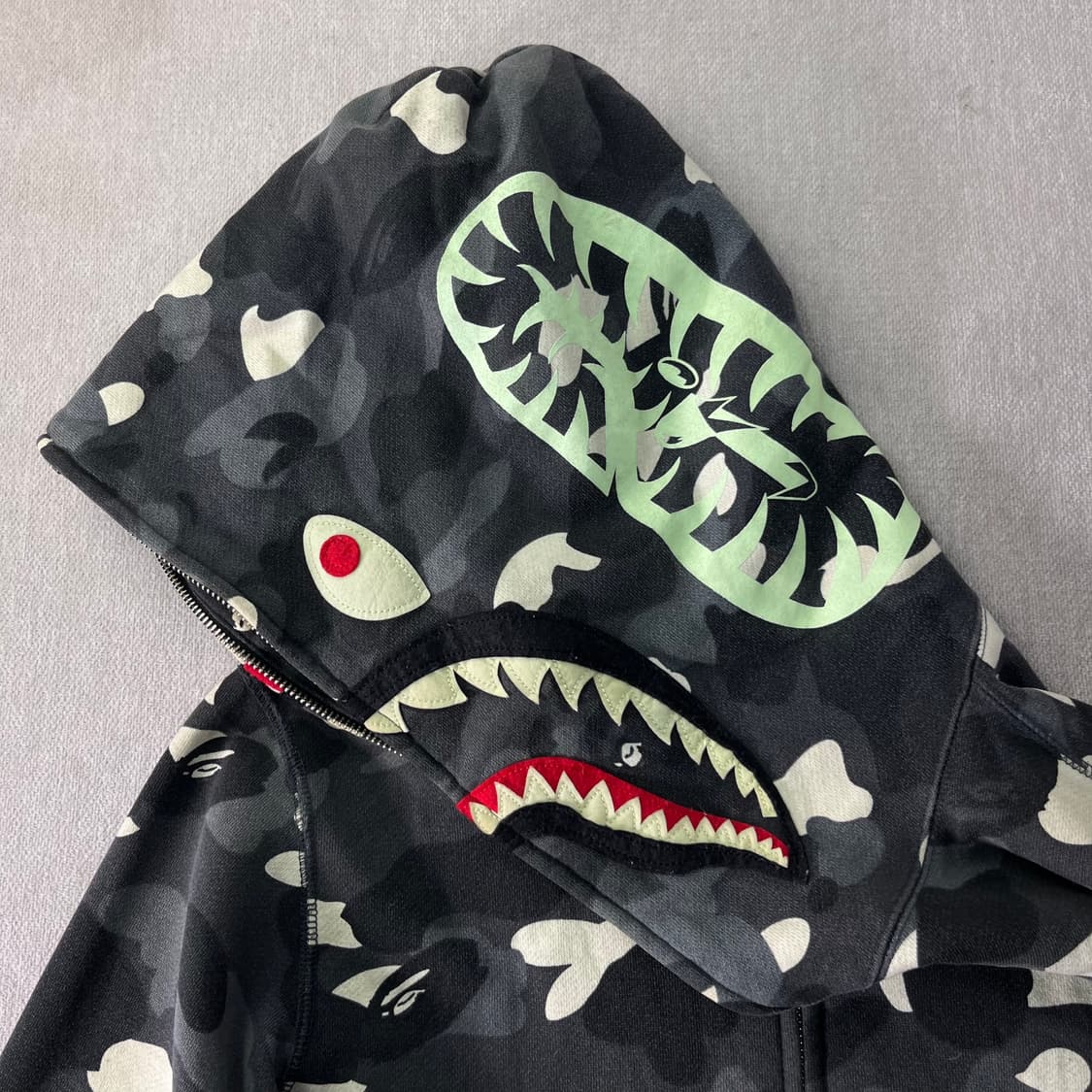 100 베이프 시티 카모 샤크 야광 후드집업  상품이미지2