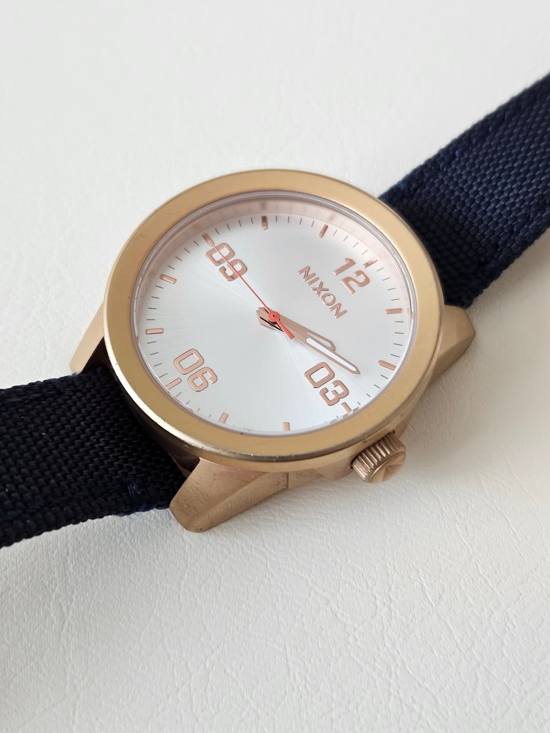Nixon 닉슨 골드 프레임 네이비 시계 상품이미지2