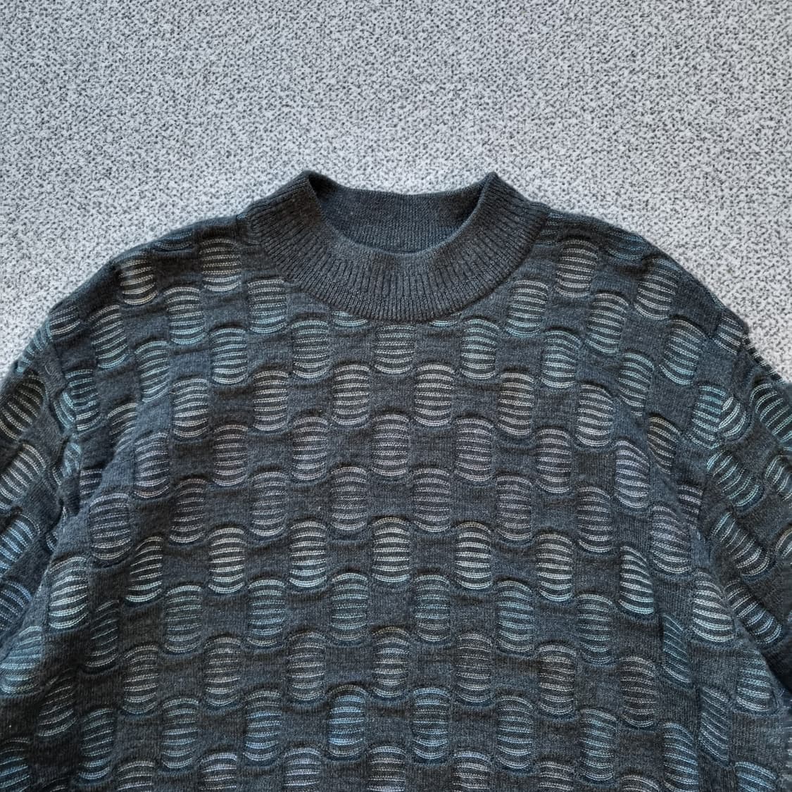 레드옥스 패턴 니트 스웨터 상품이미지2