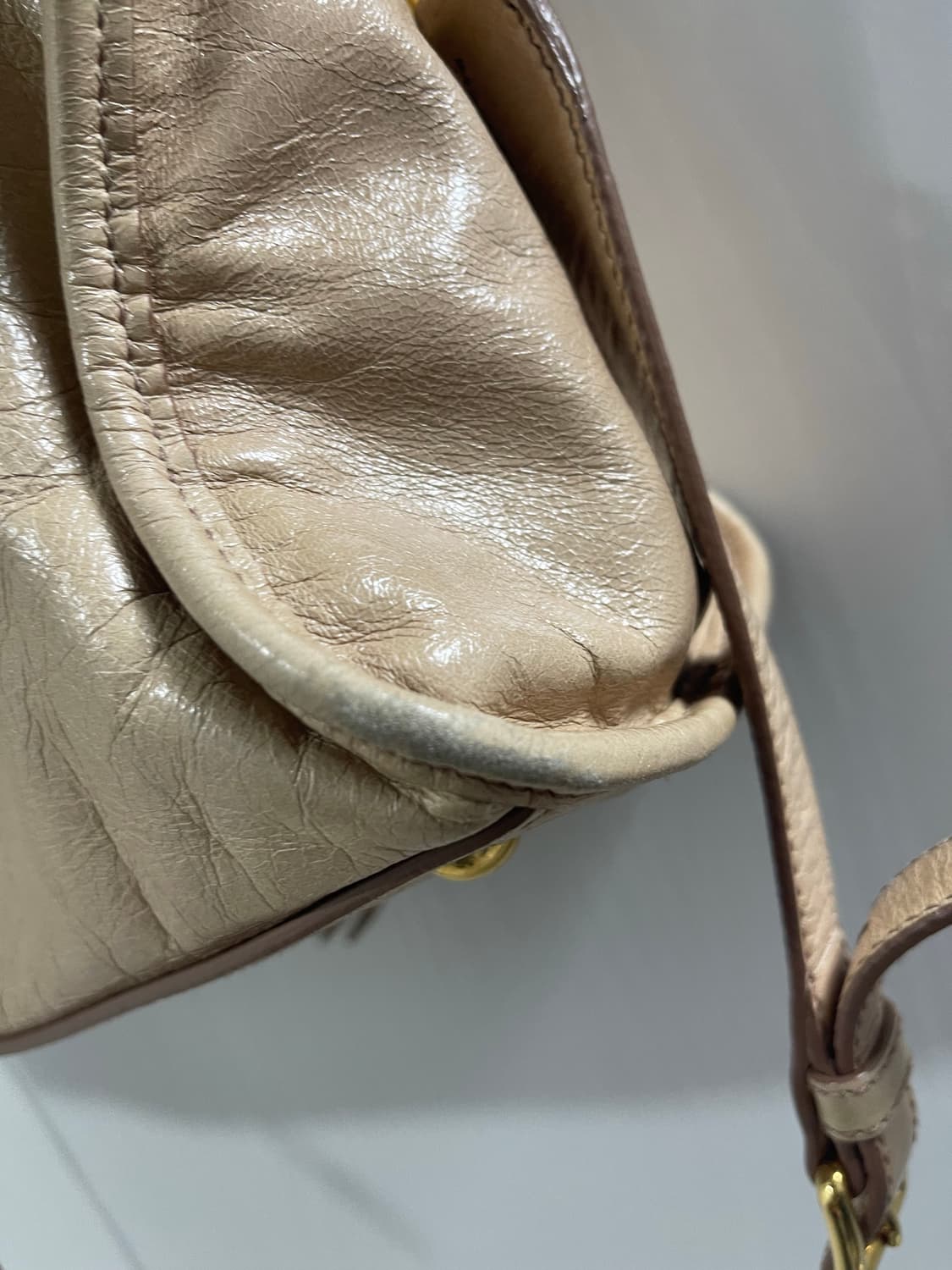 미우미우 비텔로 샤인 베이지 상품이미지4