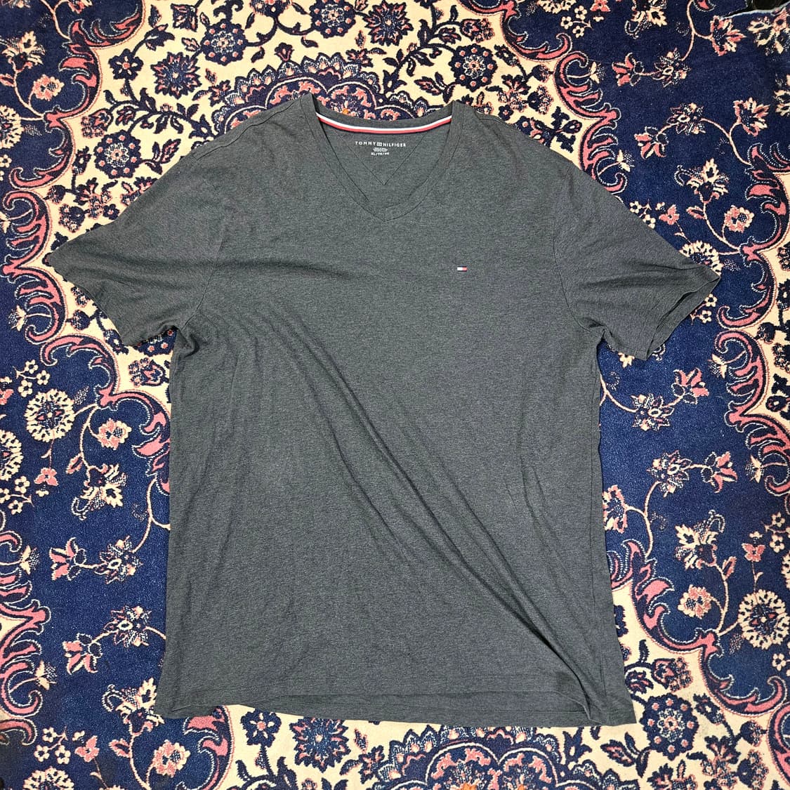 타미힐피거 브이넥 차콜 반팔티셔츠 XL 상품이미지2