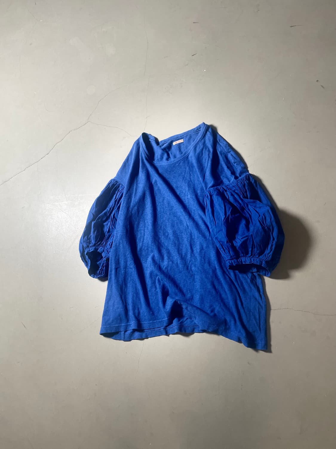 캐피탈 퍼프 슬리브 티셔츠 상품이미지1